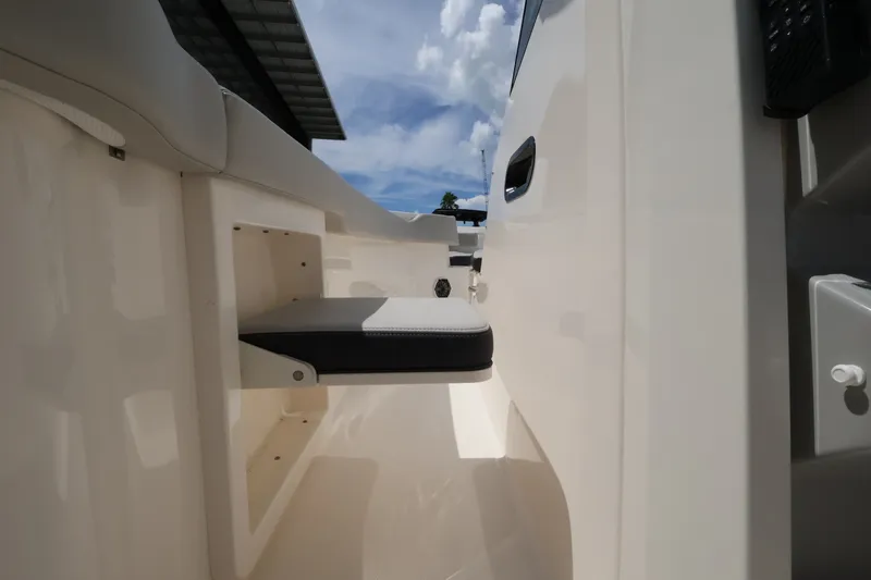 Slide: The Image of Boston Whaler 330 Outrage 2026 - 28