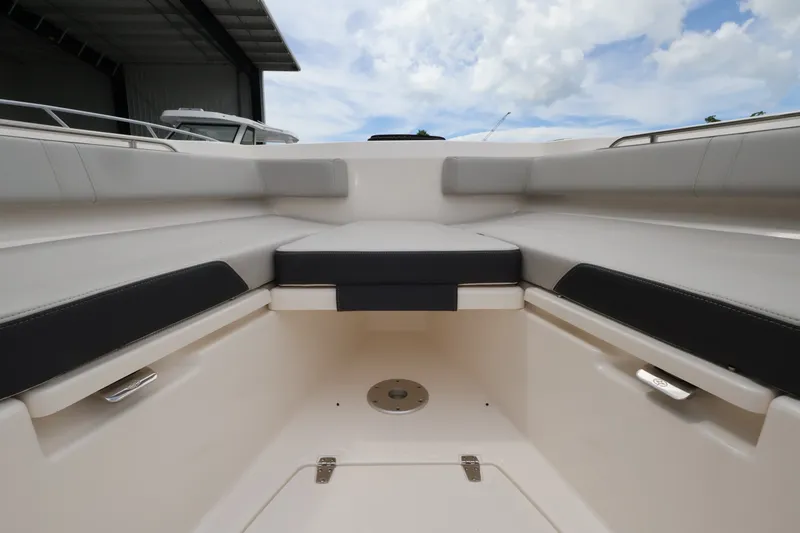Slide: The Image of Boston Whaler 330 Outrage 2026 - 41