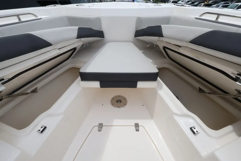 Slide: The Image of Boston Whaler 330 Outrage 2026 - 44