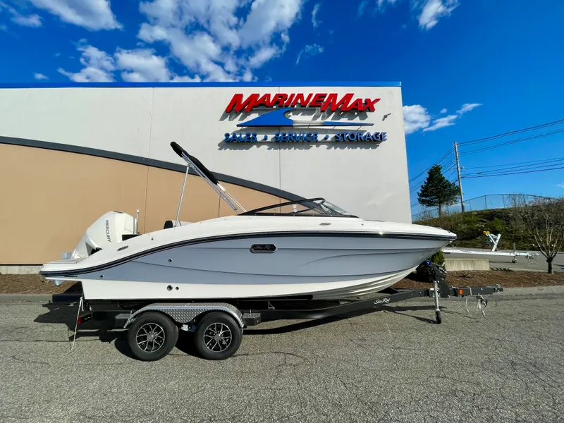 The Image of Sea Ray SPX 210 Outboard 2026 - 0