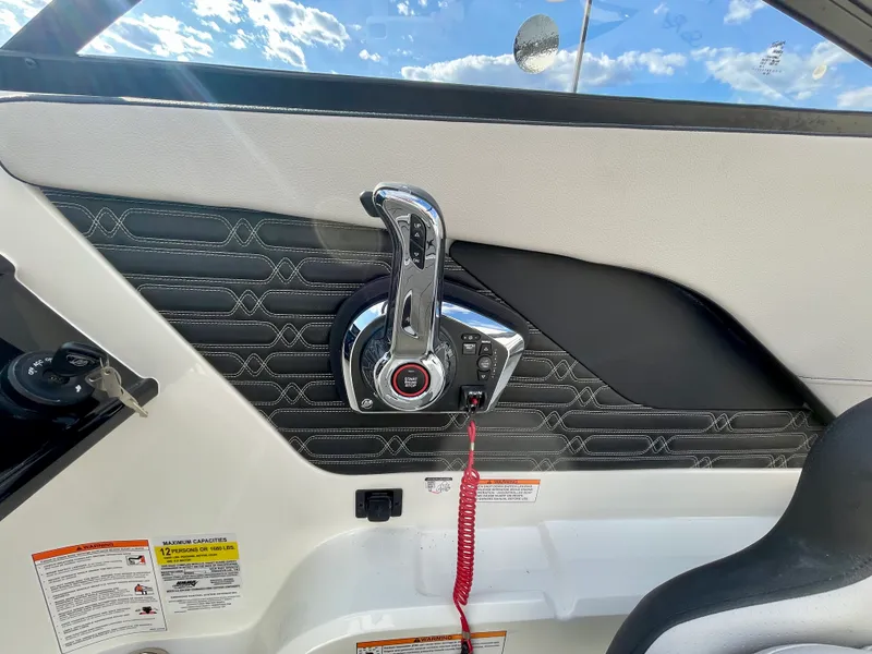 Slide: The Image of Sea Ray SPX 210 Outboard 2026 - 10