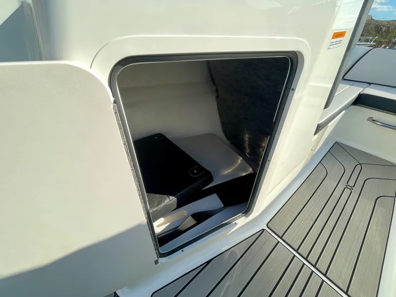 Slide: The Image of Sea Ray SPX 210 Outboard 2026 - 12
