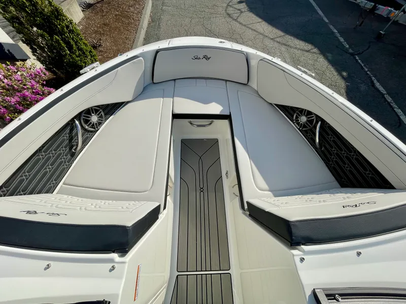 Slide: The Image of Sea Ray SPX 210 Outboard 2026 - 13