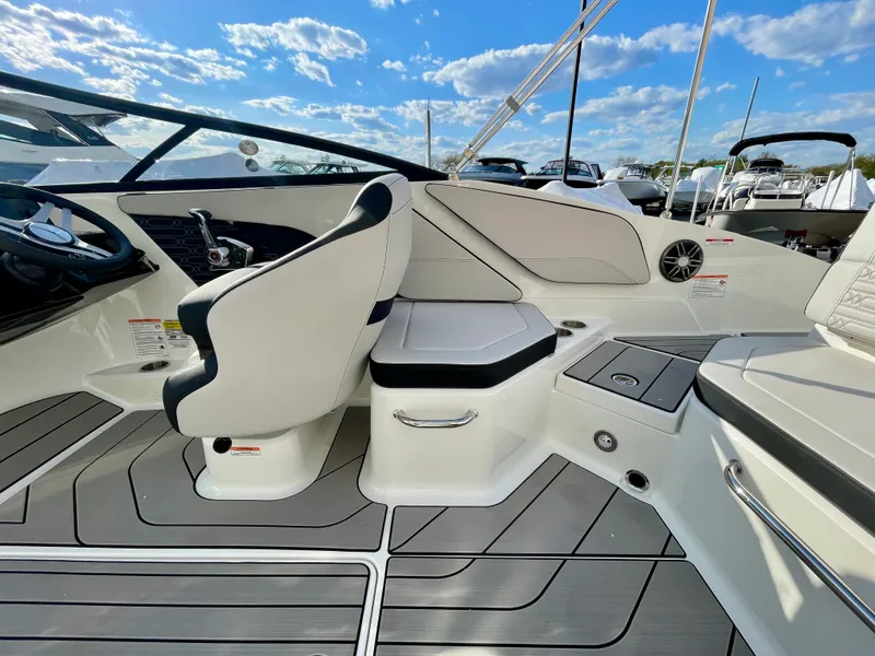 Slide: The Image of Sea Ray SPX 210 Outboard 2026 - 6