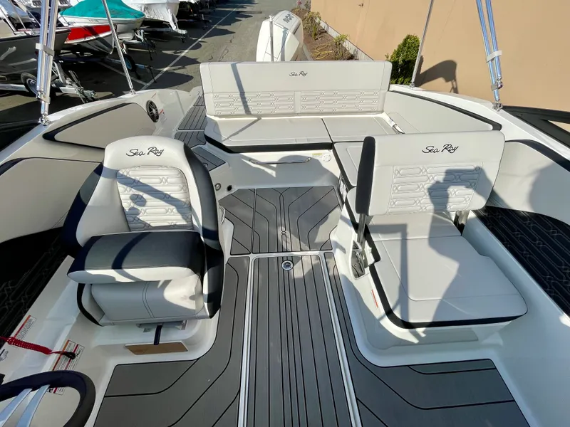 Slide: The Image of Sea Ray SPX 210 Outboard 2026 - 7