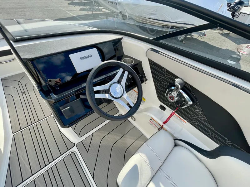 Slide: The Image of Sea Ray SPX 210 Outboard 2026 - 9