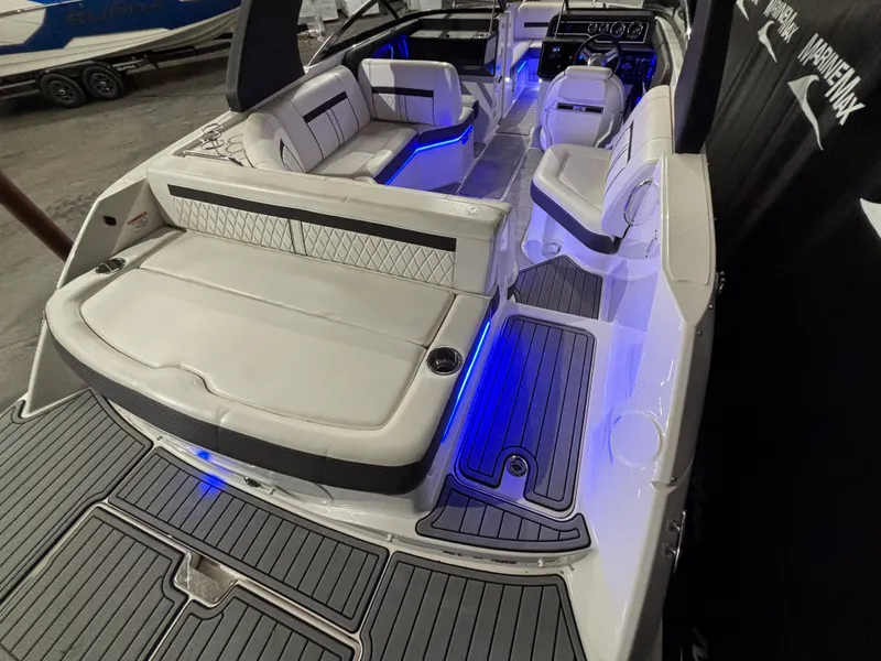 Slide: The Image of Sea Ray 230 SLX 2018 - 10