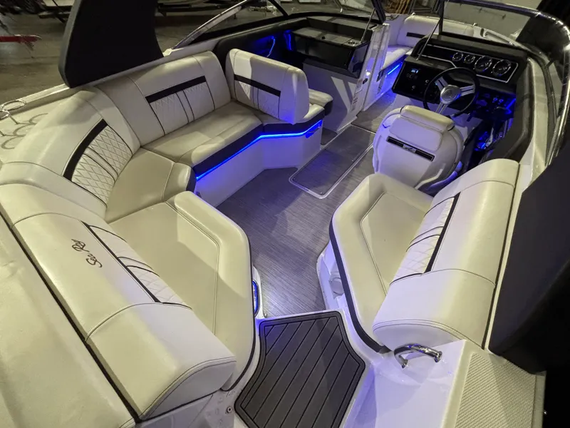 Slide: The Image of Sea Ray 230 SLX 2018 - 11