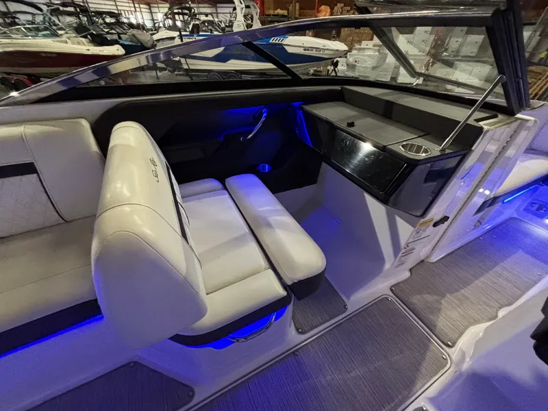 Slide: The Image of Sea Ray 230 SLX 2018 - 12