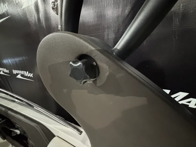 Slide: The Image of Sea Ray 230 SLX 2018 - 14