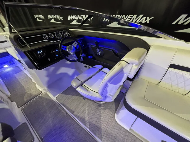 Slide: The Image of Sea Ray 230 SLX 2018 - 18