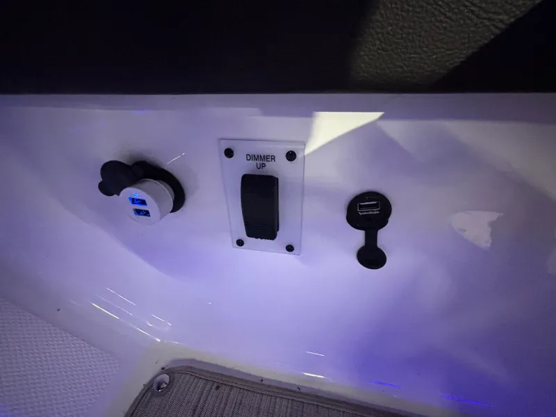 Slide: The Image of Sea Ray 230 SLX 2018 - 21