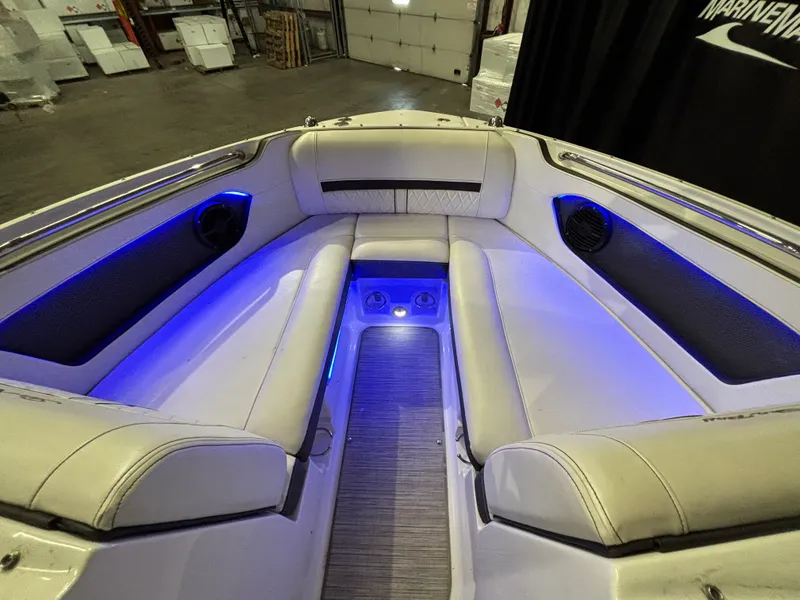 Slide: The Image of Sea Ray 230 SLX 2018 - 23