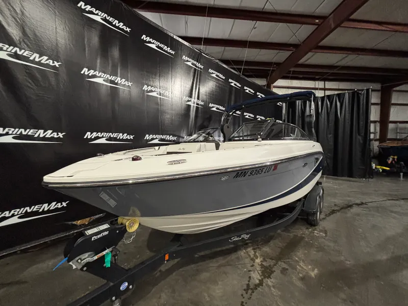 Slide: The Image of Sea Ray 230 SLX 2018 - 3
