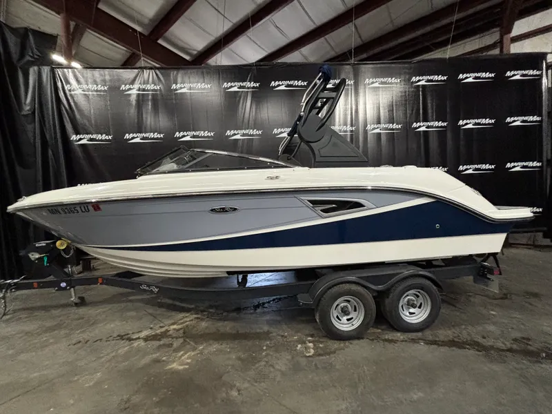 Slide: The Image of Sea Ray 230 SLX 2018 - 4