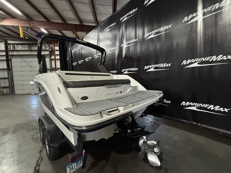 Slide: The Image of Sea Ray 230 SLX 2018 - 5