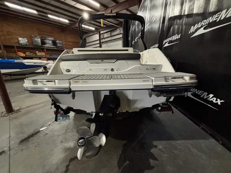 Slide: The Image of Sea Ray 230 SLX 2018 - 6