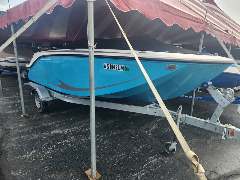 The Image of Bayliner M19 2024 - undefined