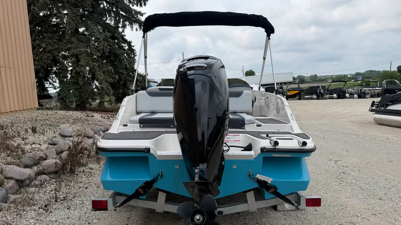 Slide: The Image of Bayliner M19 2024 - 3