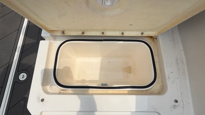 Slide: The Image of Bayliner M19 2024 - 17