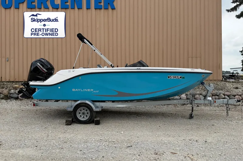 The Image of Bayliner M19 2024 - 0