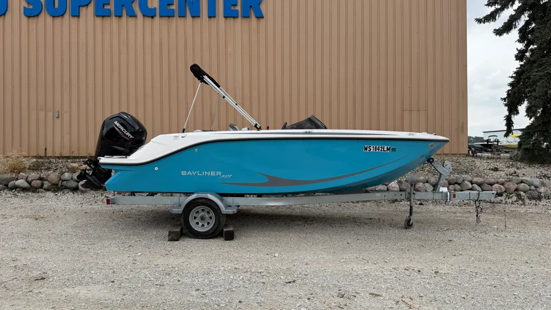 The Image of Bayliner M19 2024 - undefined