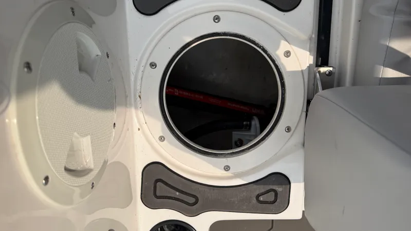Slide: The Image of Bayliner M19 2024 - 11