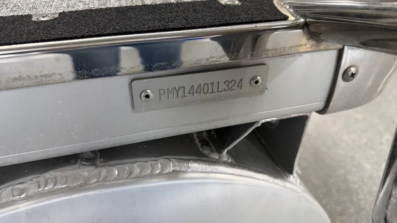 Slide: The Image of Premier 230 ANGLER 2024 - 101
