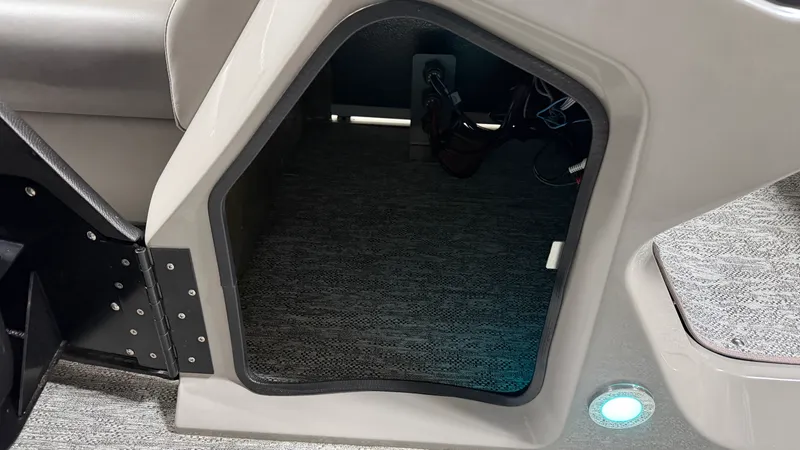 Slide: The Image of Premier 230 ANGLER 2024 - 31