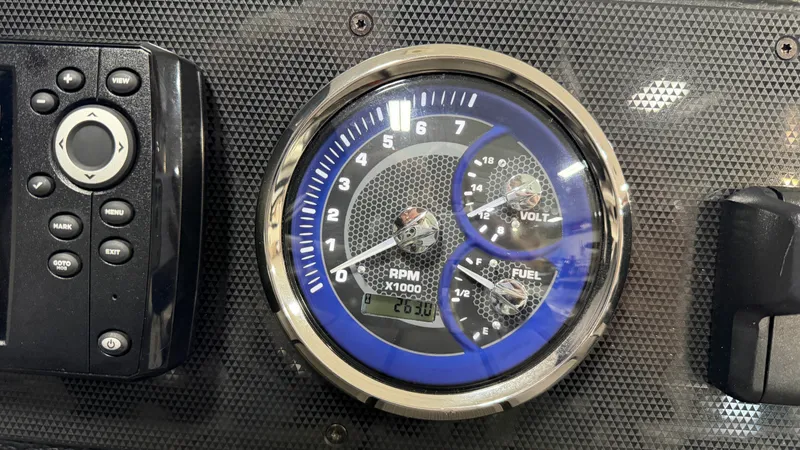 Slide: The Image of Premier 230 ANGLER 2024 - 42
