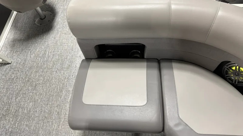 Slide: The Image of Premier 230 ANGLER 2024 - 60