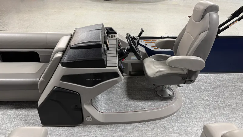 Slide: The Image of Premier 230 SUNSATION 2024 - 31