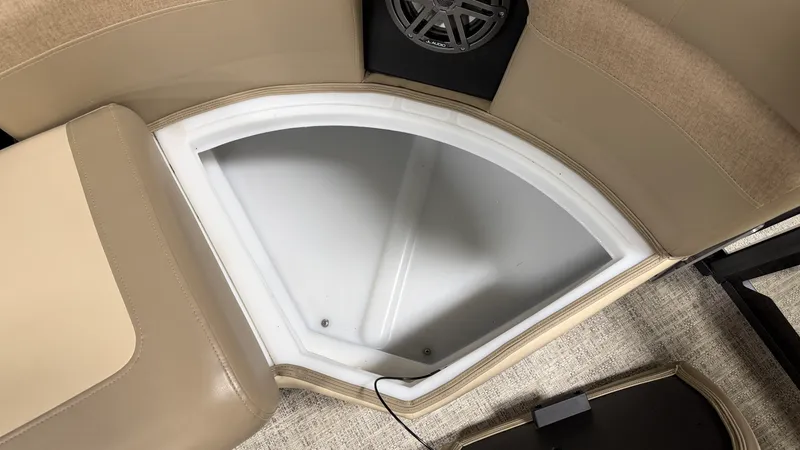 Slide: The Image of Premier 230 SUNSATION TRITOON 2025 - 14