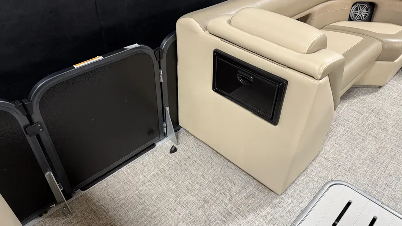 Slide: The Image of Premier 230 SUNSATION TRITOON 2025 - 33