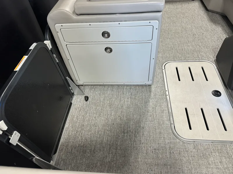 Slide: The Image of Premier 230 SUNSATION TRITOON 2024 - 35