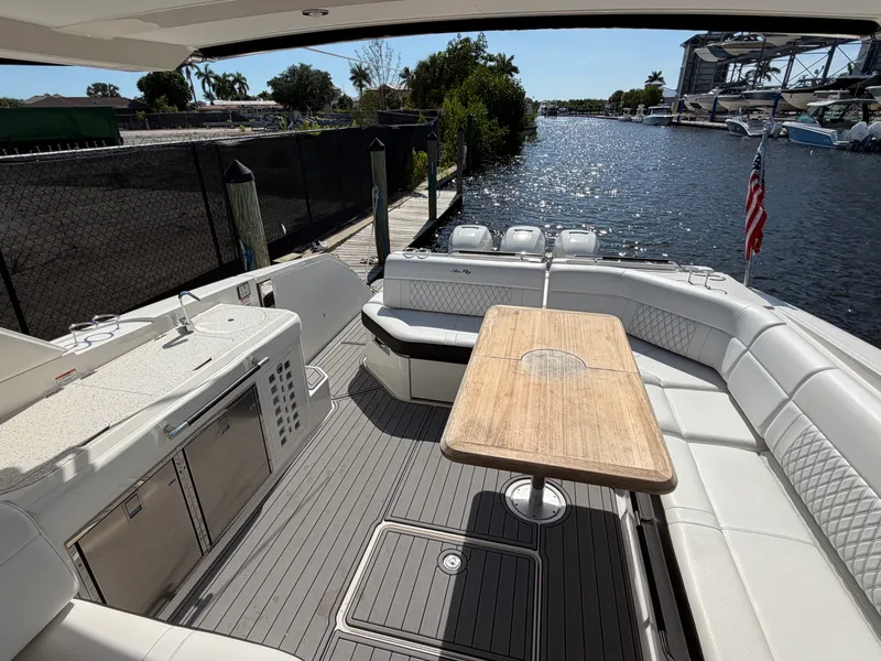 Slide: The Image of Sea Ray 400 SLX OB 2020 - 12