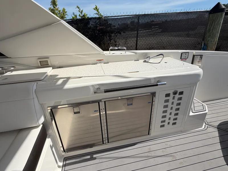 Slide: The Image of Sea Ray 400 SLX OB 2020 - 13