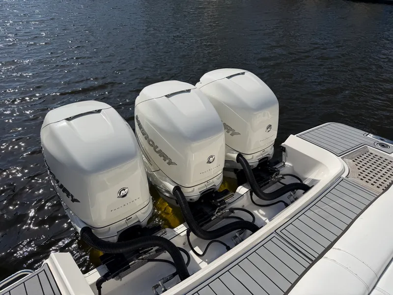 Slide: The Image of Sea Ray 400 SLX OB 2020 - 3