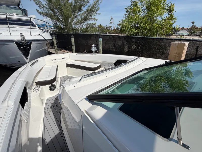 Slide: The Image of Sea Ray 400 SLX OB 2020 - 30