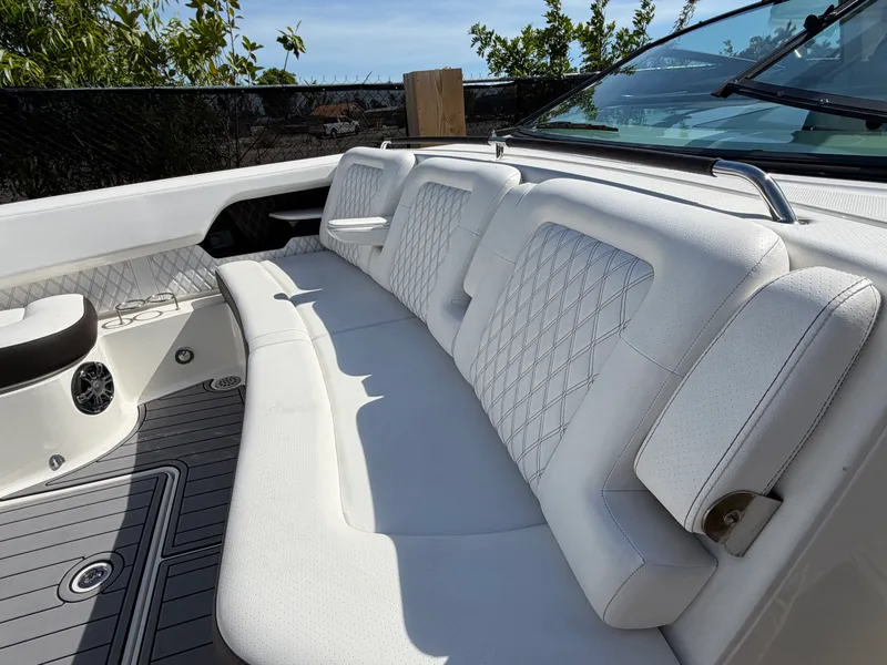 Slide: The Image of Sea Ray 400 SLX OB 2020 - 32