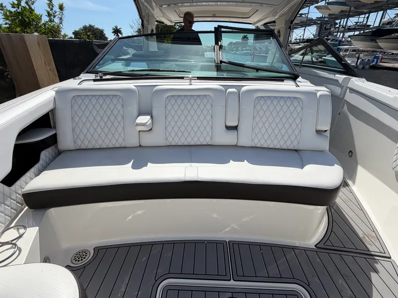 Slide: The Image of Sea Ray 400 SLX OB 2020 - 35
