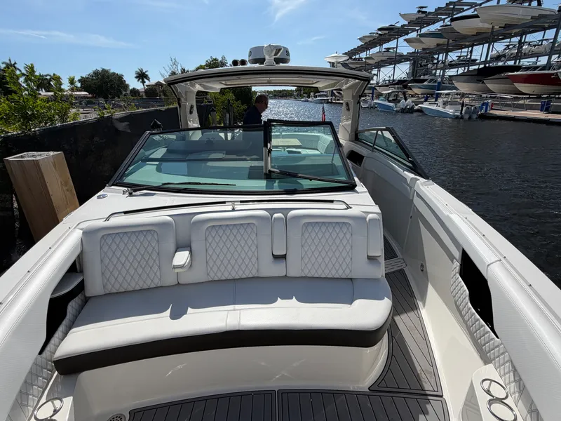 Slide: The Image of Sea Ray 400 SLX OB 2020 - 36