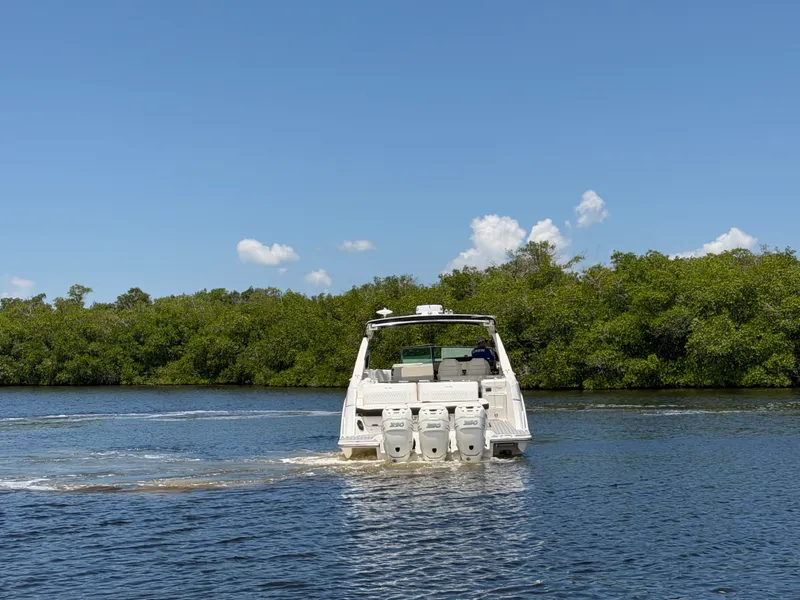 Slide: The Image of Sea Ray 400 SLX OB 2020 - 4