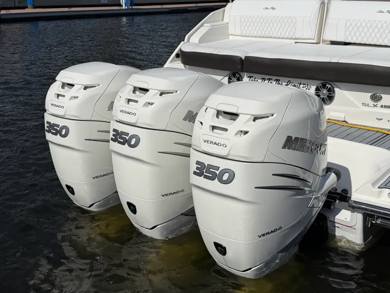 Slide: The Image of Sea Ray 400 SLX OB 2020 - 4