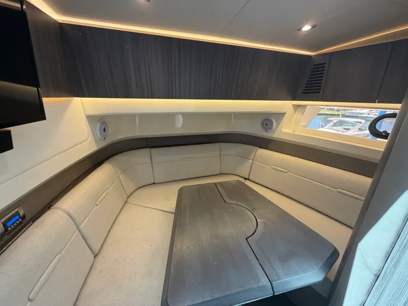 Slide: The Image of Sea Ray 400 SLX OB 2020 - 45