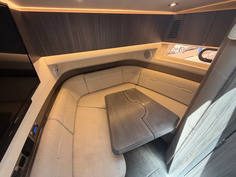 Slide: The Image of Sea Ray 400 SLX OB 2020 - 52