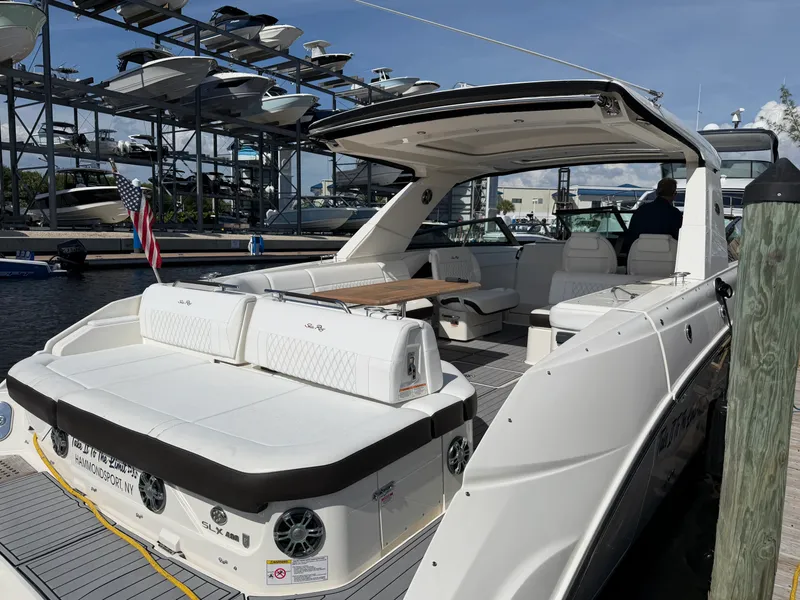 Slide: The Image of Sea Ray 400 SLX OB 2020 - 6