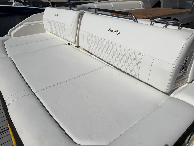 Slide: The Image of Sea Ray 400 SLX OB 2020 - 8