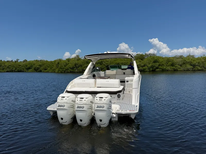 Slide: The Image of Sea Ray 400 SLX OB 2020 - 7