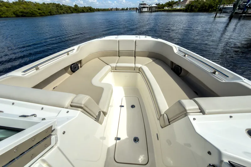 Slide: The Image of Boston Whaler 320 Vantage 2023 - 24